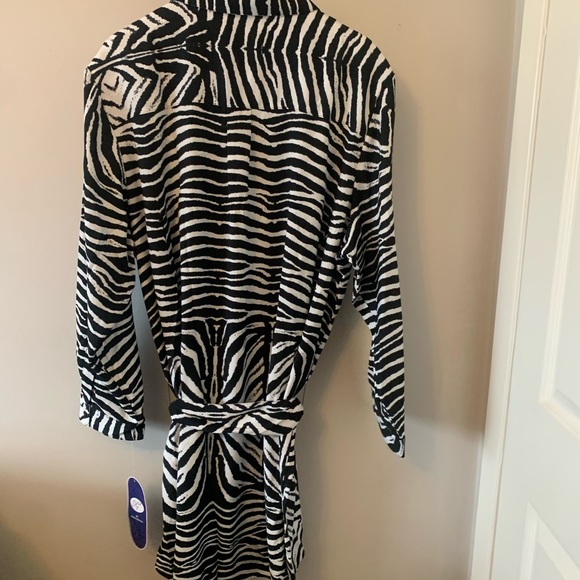 NWT /DG2 by Diane Gilman / Long Sleeve / Long Button Down with Belt at waist 3X - Picture 8 of 8